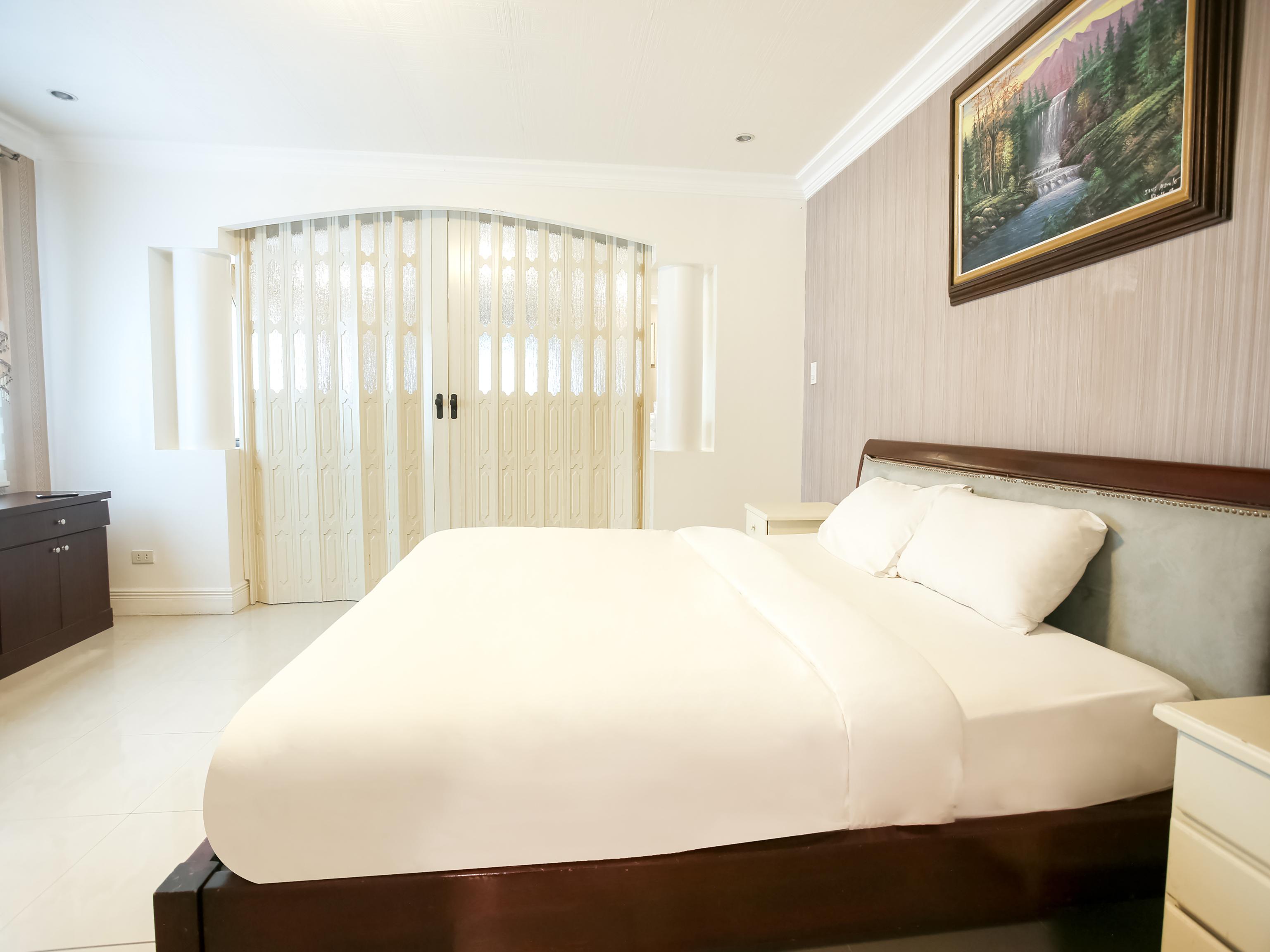 Hotel Euroasia By Bluebookers Angeles Exterior photo