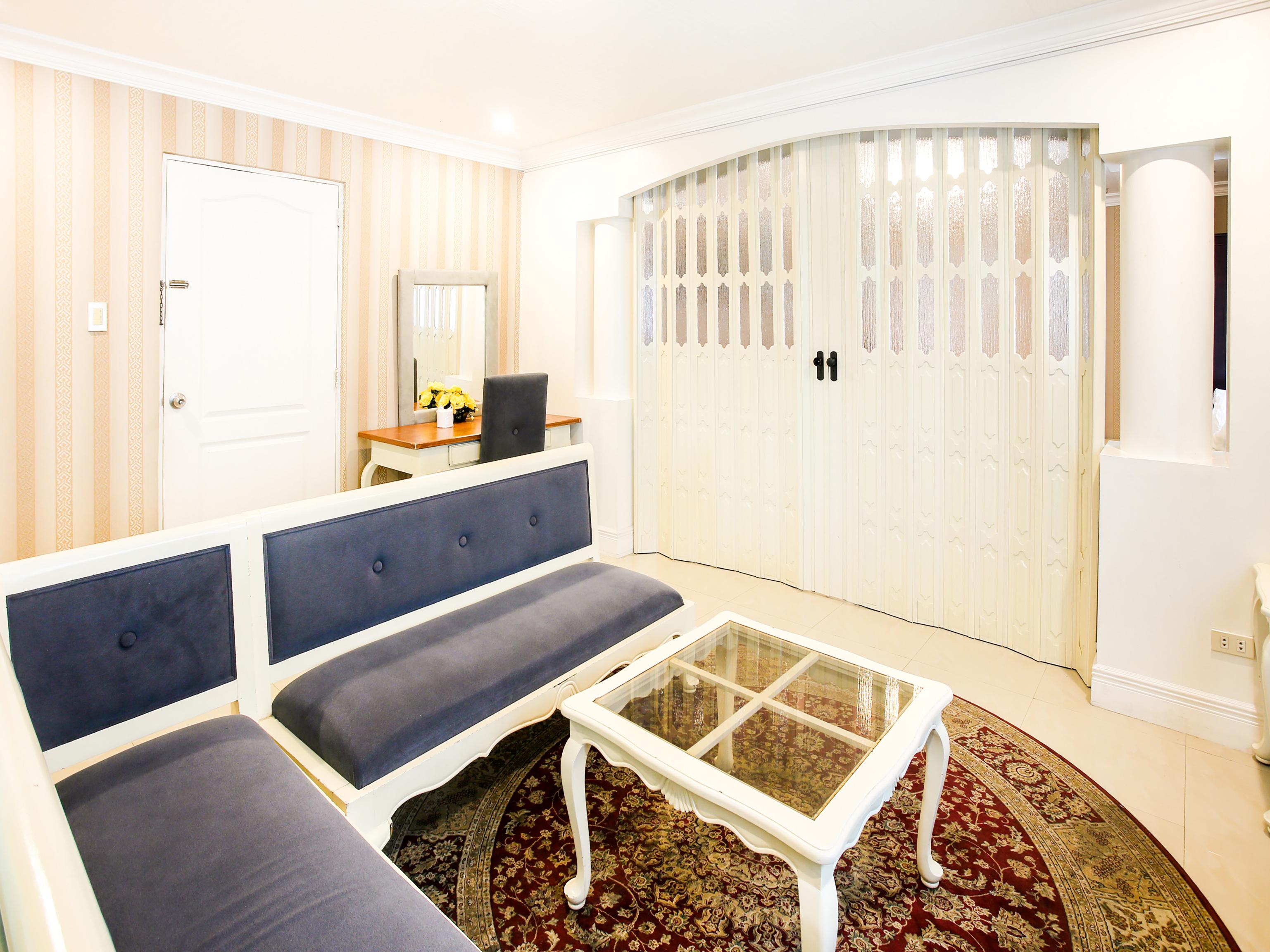 Hotel Euroasia By Bluebookers Angeles Exterior photo