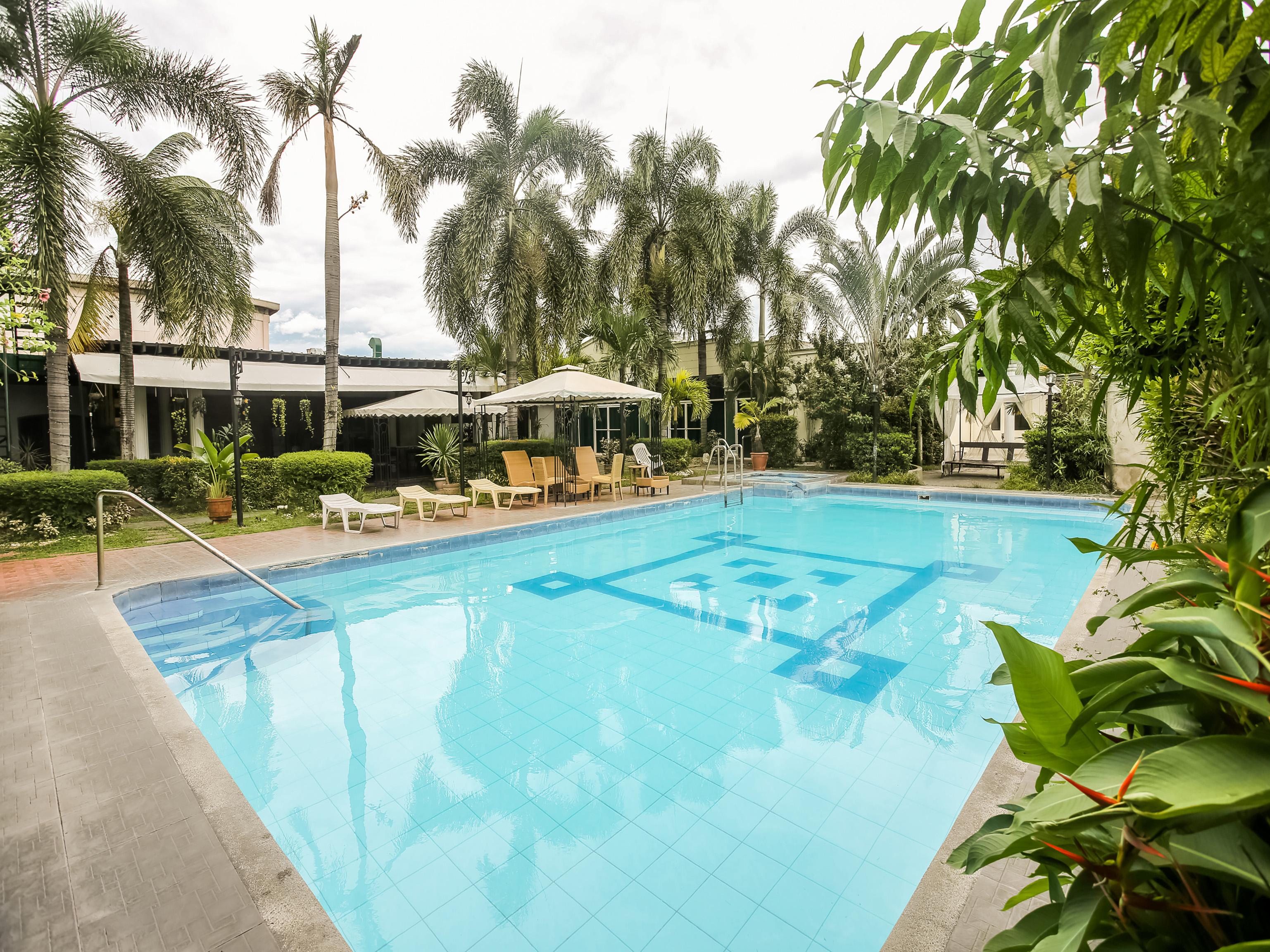 Hotel Euroasia By Bluebookers Angeles Exterior photo