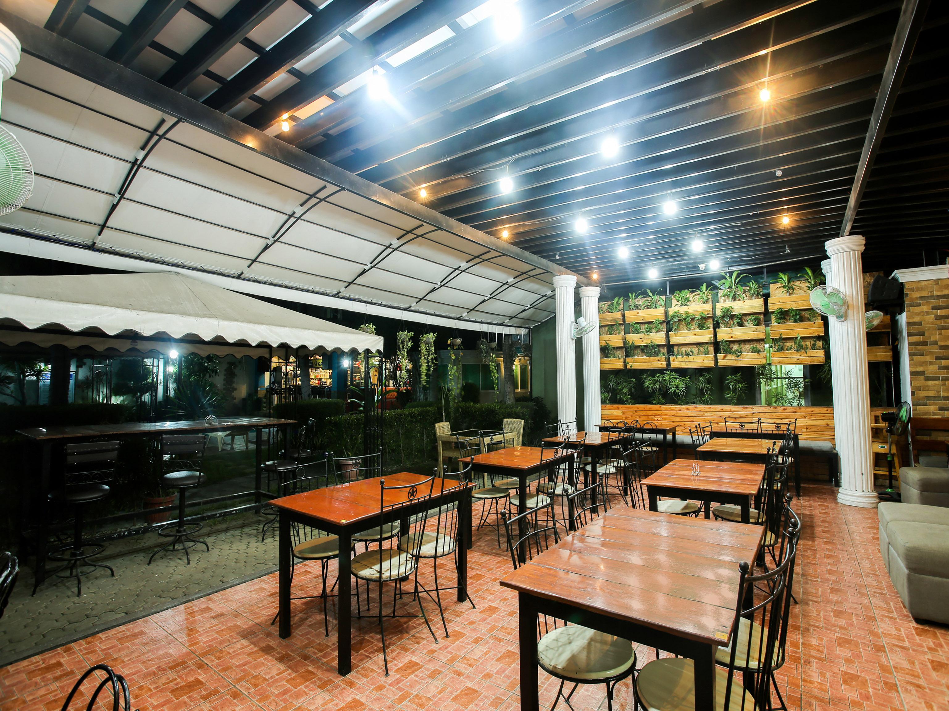 Hotel Euroasia By Bluebookers Angeles Exterior photo
