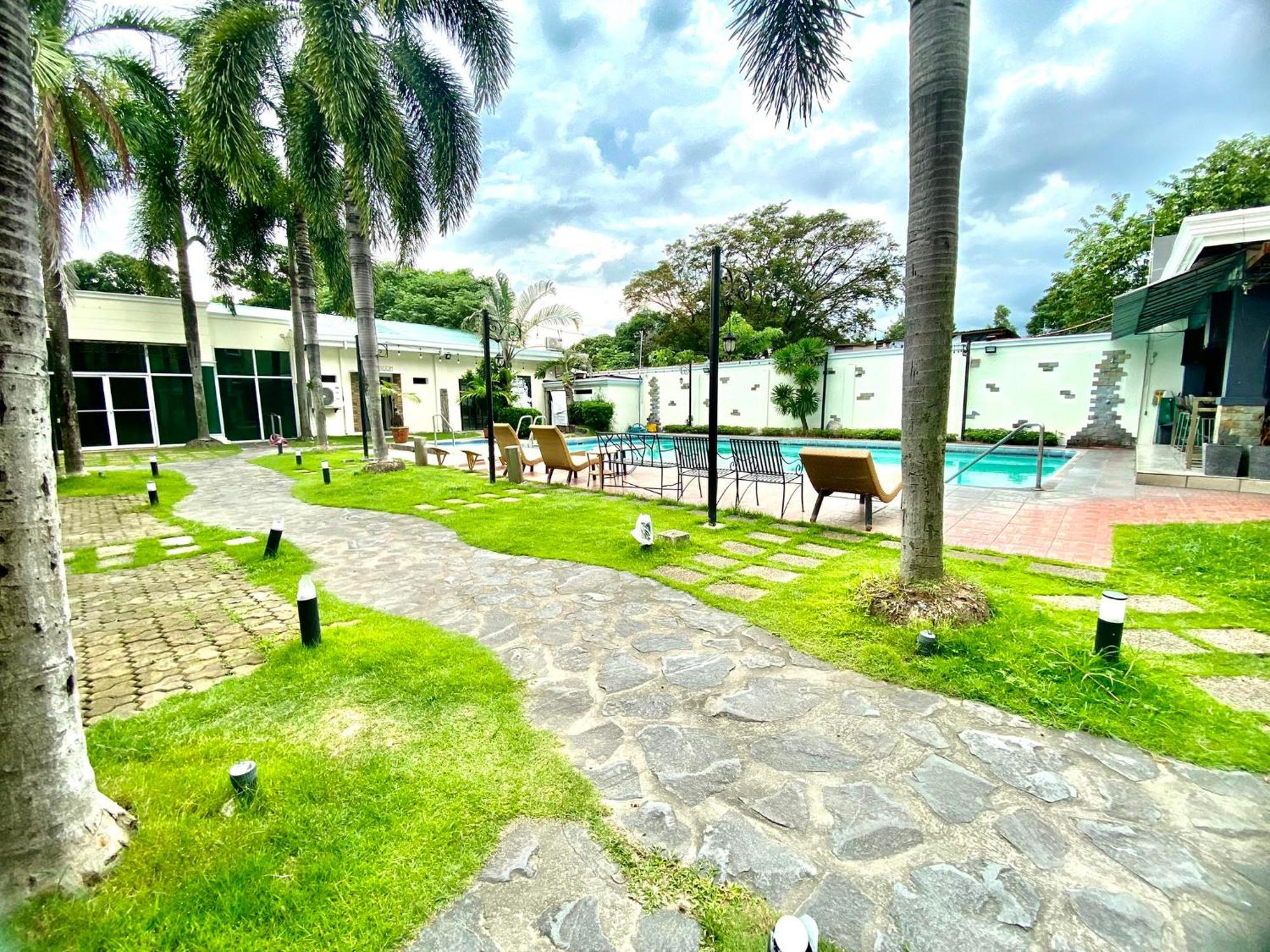 Hotel Euroasia By Bluebookers Angeles Exterior photo