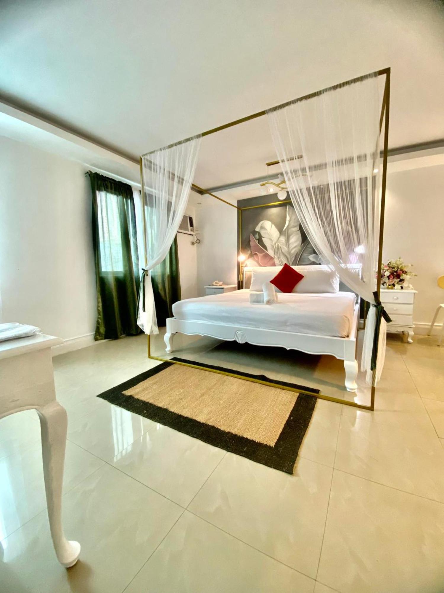 Hotel Euroasia By Bluebookers Angeles Exterior photo
