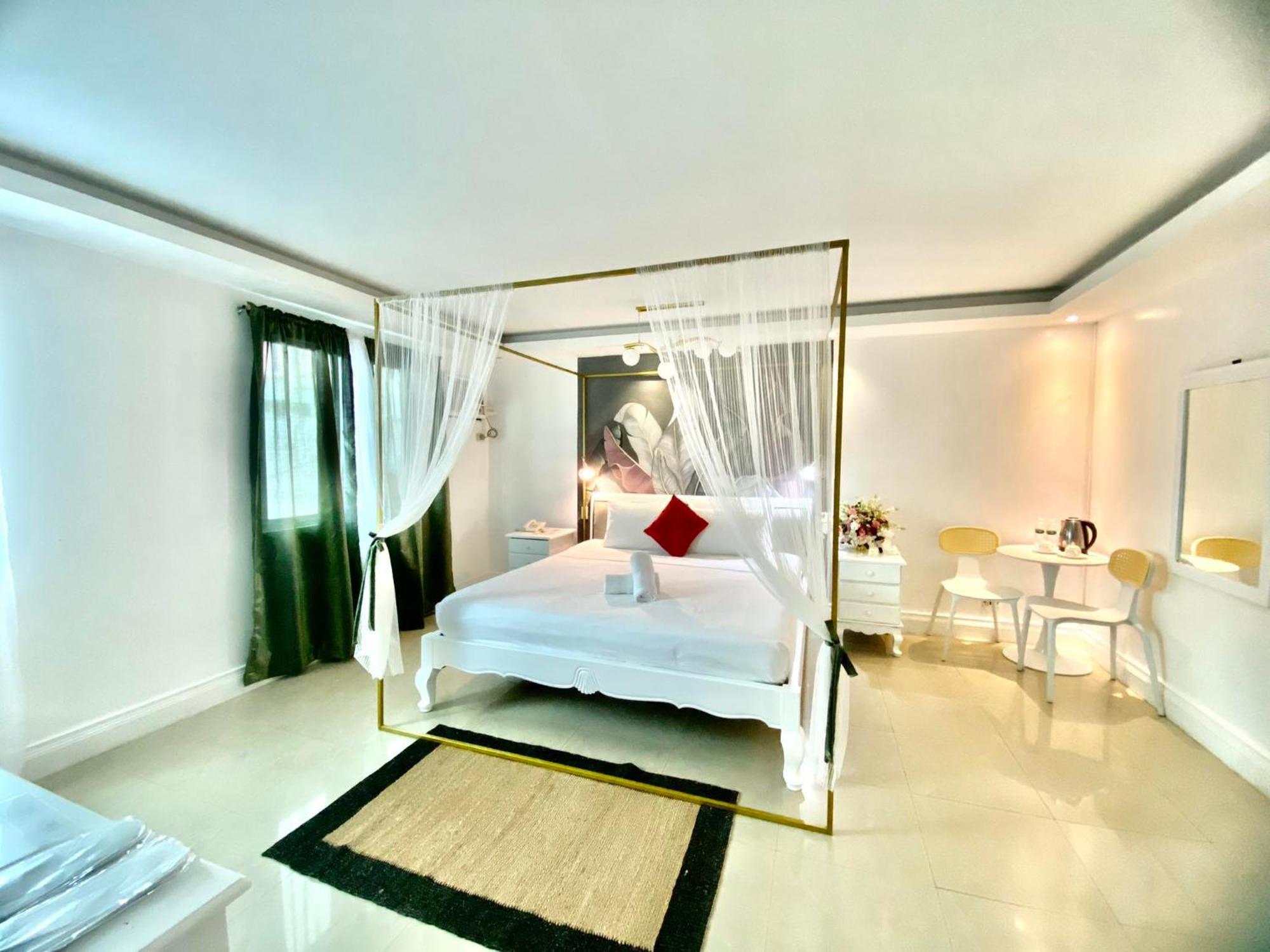 Hotel Euroasia By Bluebookers Angeles Exterior photo