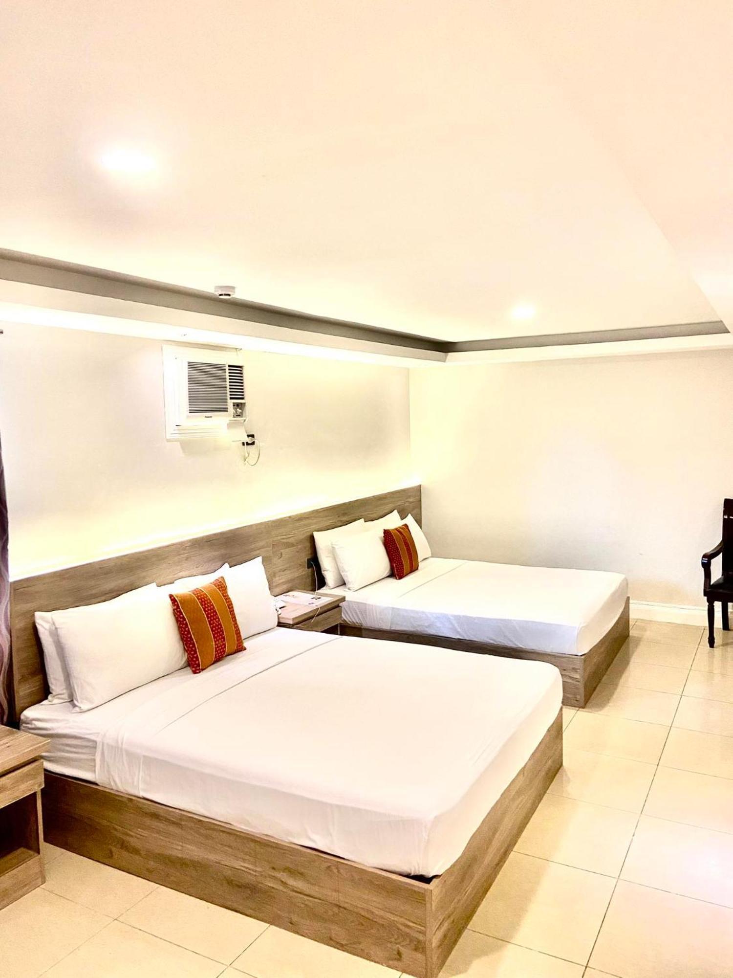 Hotel Euroasia By Bluebookers Angeles Exterior photo