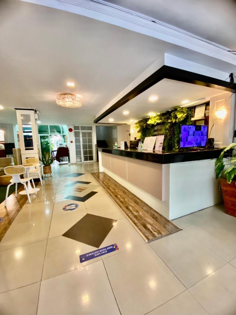 Hotel Euroasia By Bluebookers Angeles Exterior photo