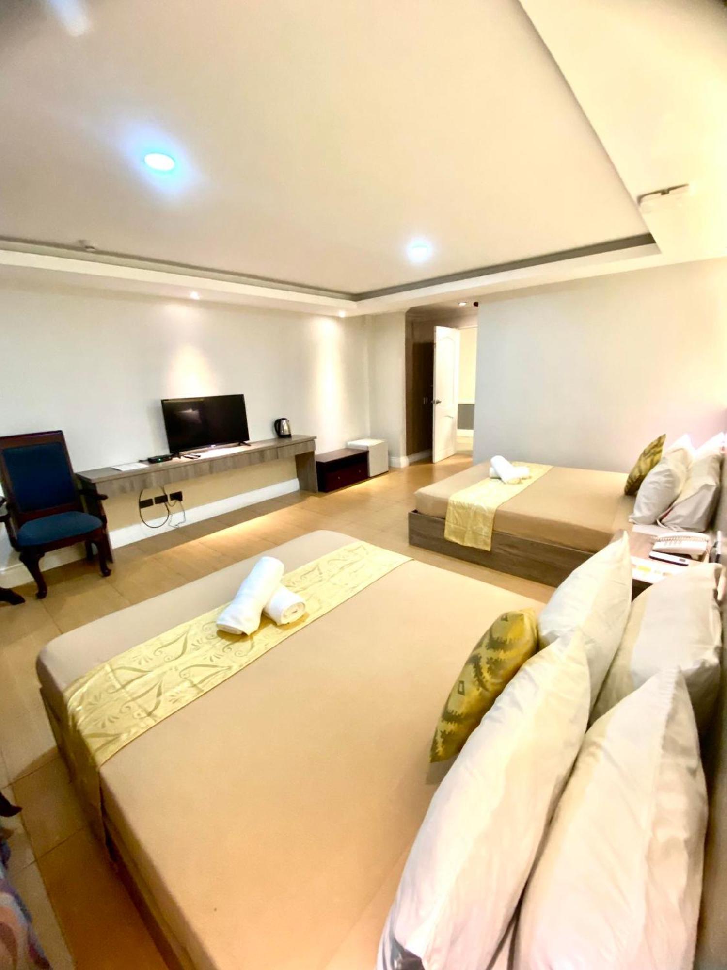 Hotel Euroasia By Bluebookers Angeles Exterior photo