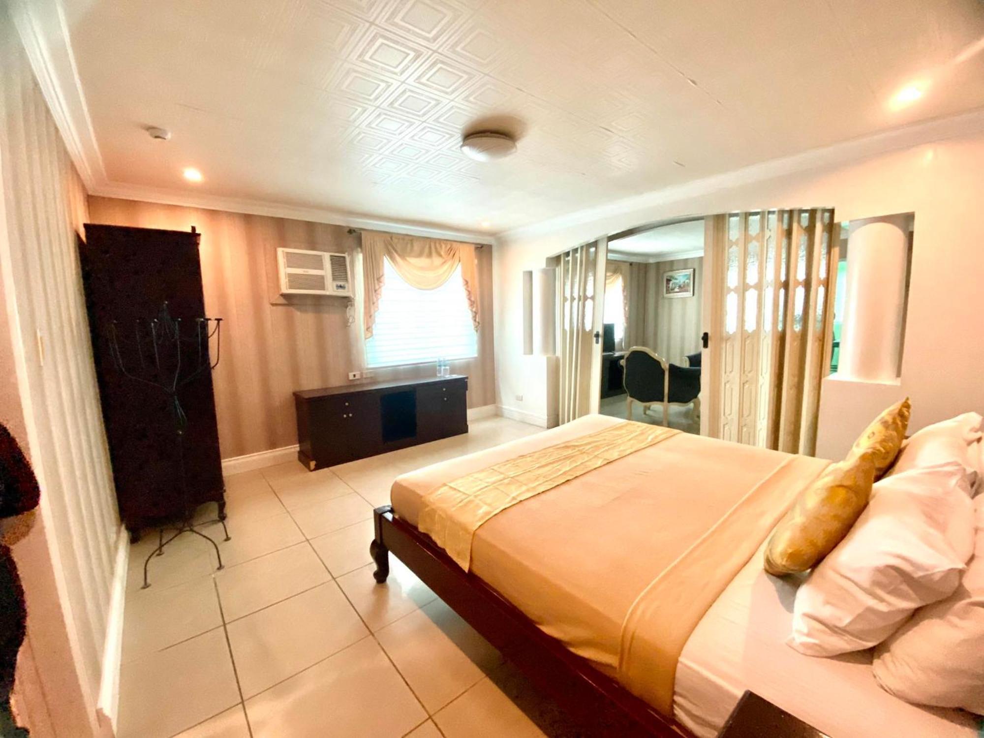 Hotel Euroasia By Bluebookers Angeles Exterior photo